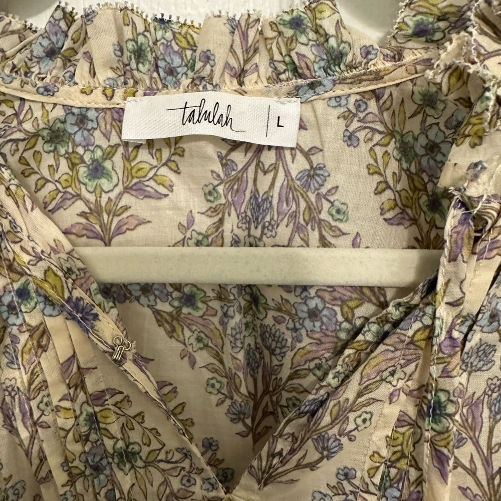 TALULAH Flutter Sleeve Blouse - Picture 2 of 4